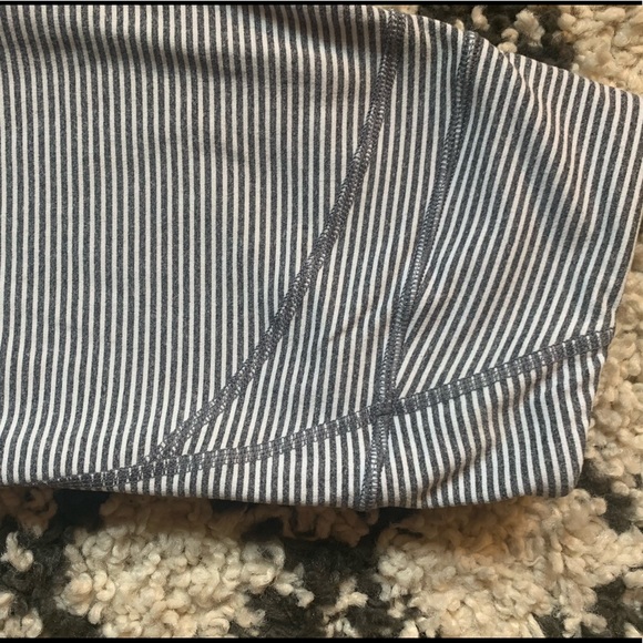 Striped Kneecap Length Leggings - Picture 3 of 5